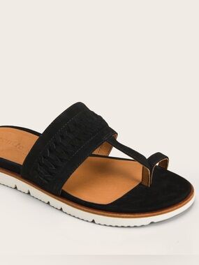 Gentle Souls Kenneth Cole Lavern Black Braided Leather Thong Slide Sz 7.5 BNWB